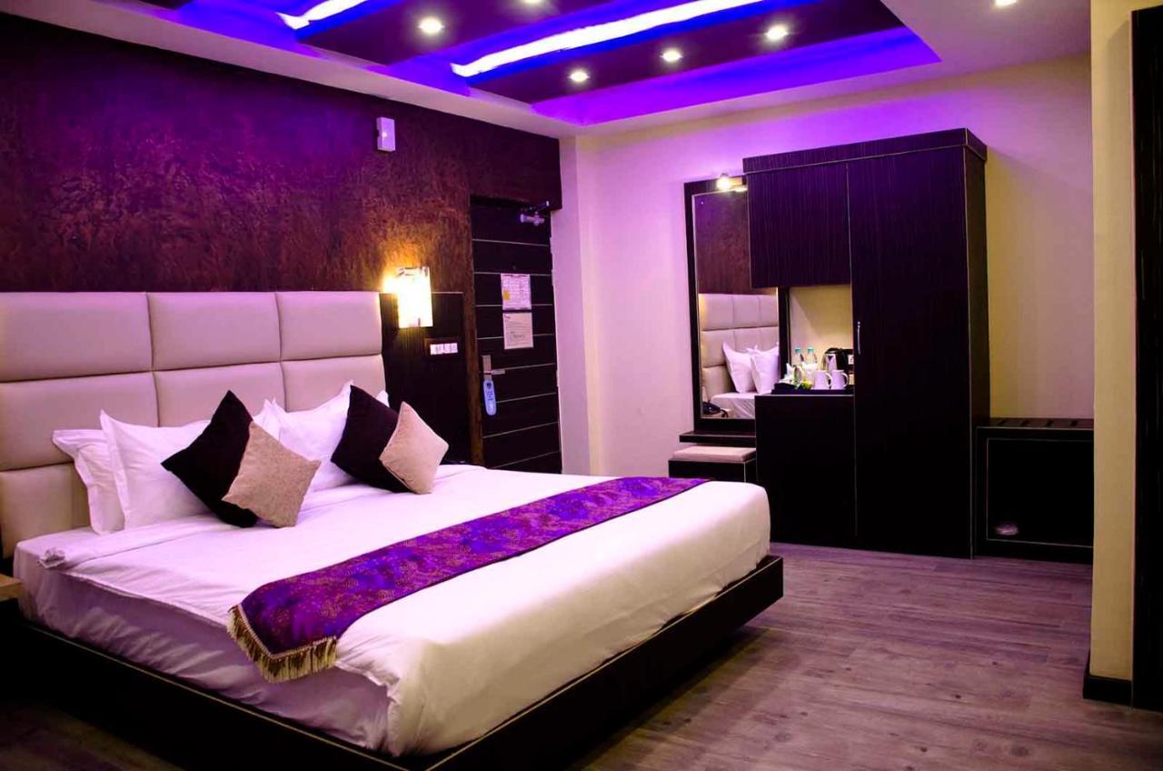 Dolphin Chocolate Inn Chandannagar Exteriér fotografie
