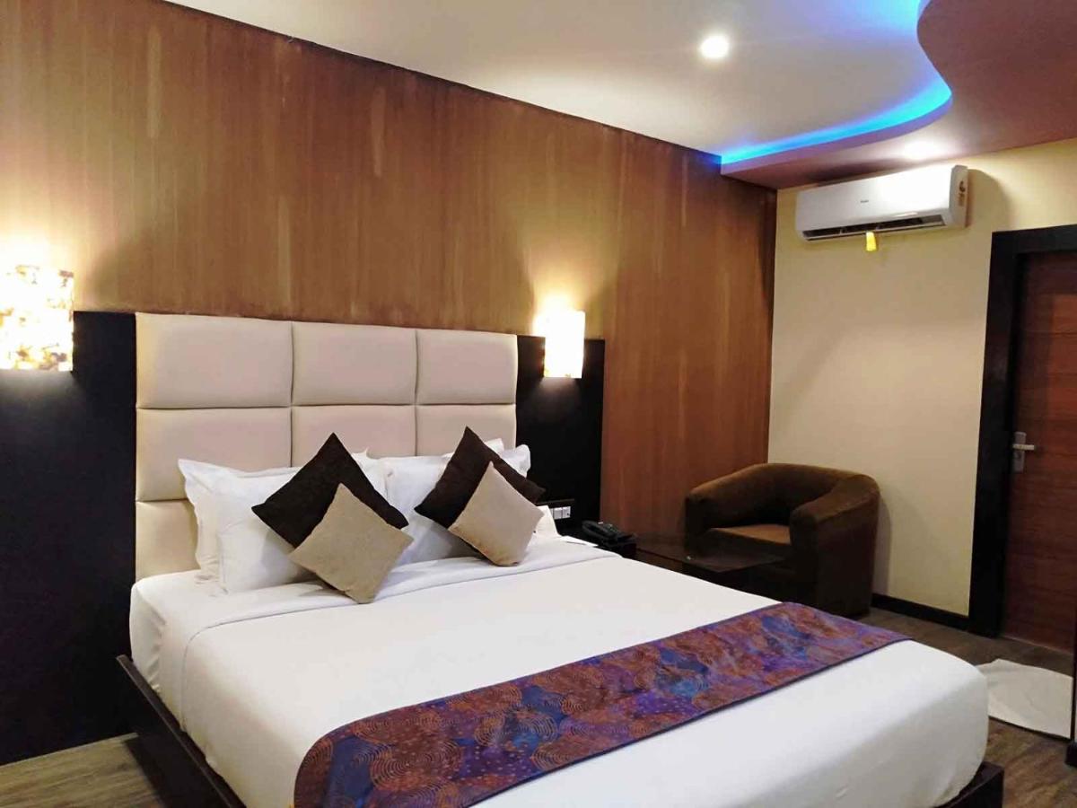 Dolphin Chocolate Inn Chandannagar Exteriér fotografie