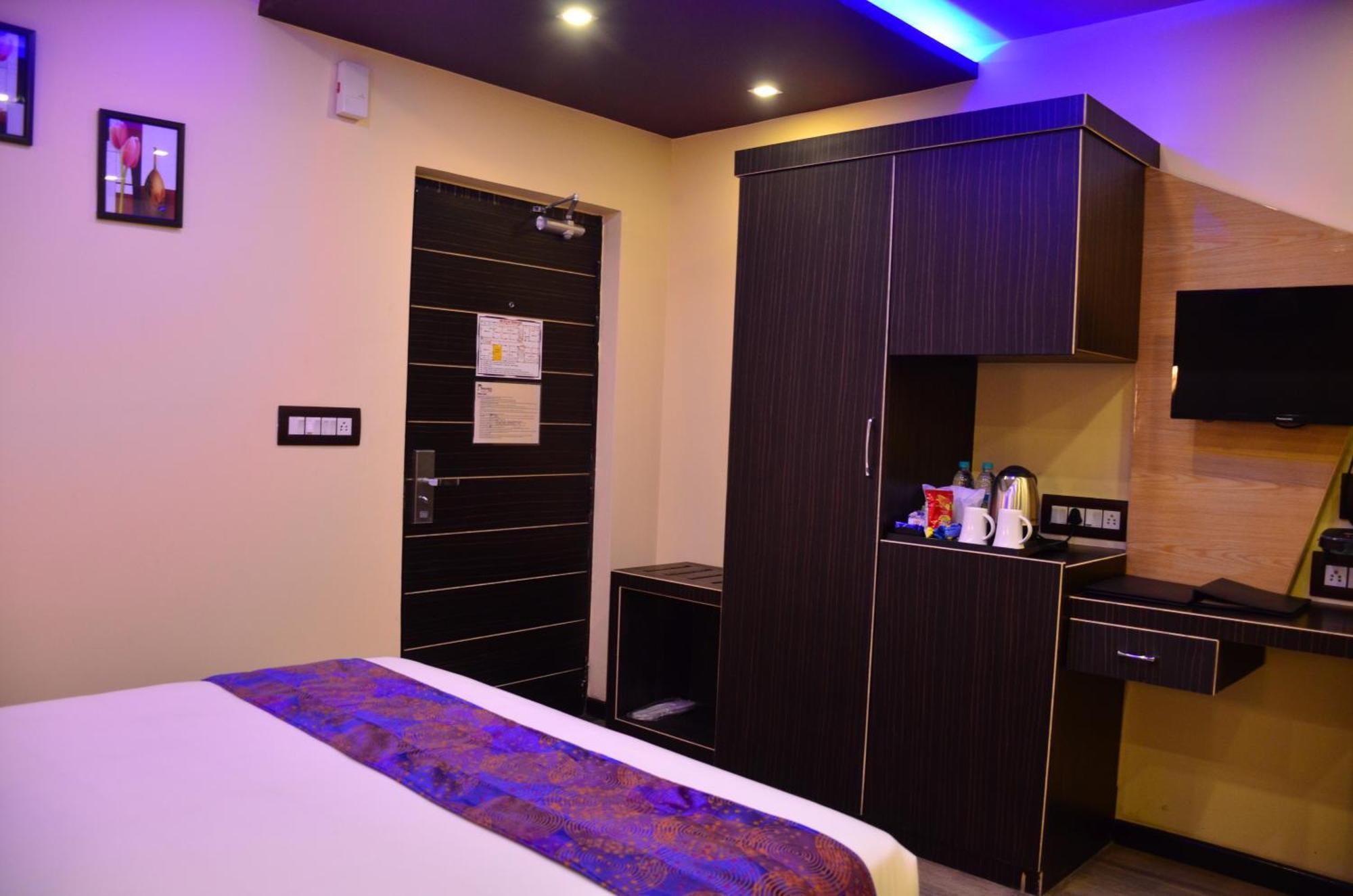 Dolphin Chocolate Inn Chandannagar Exteriér fotografie