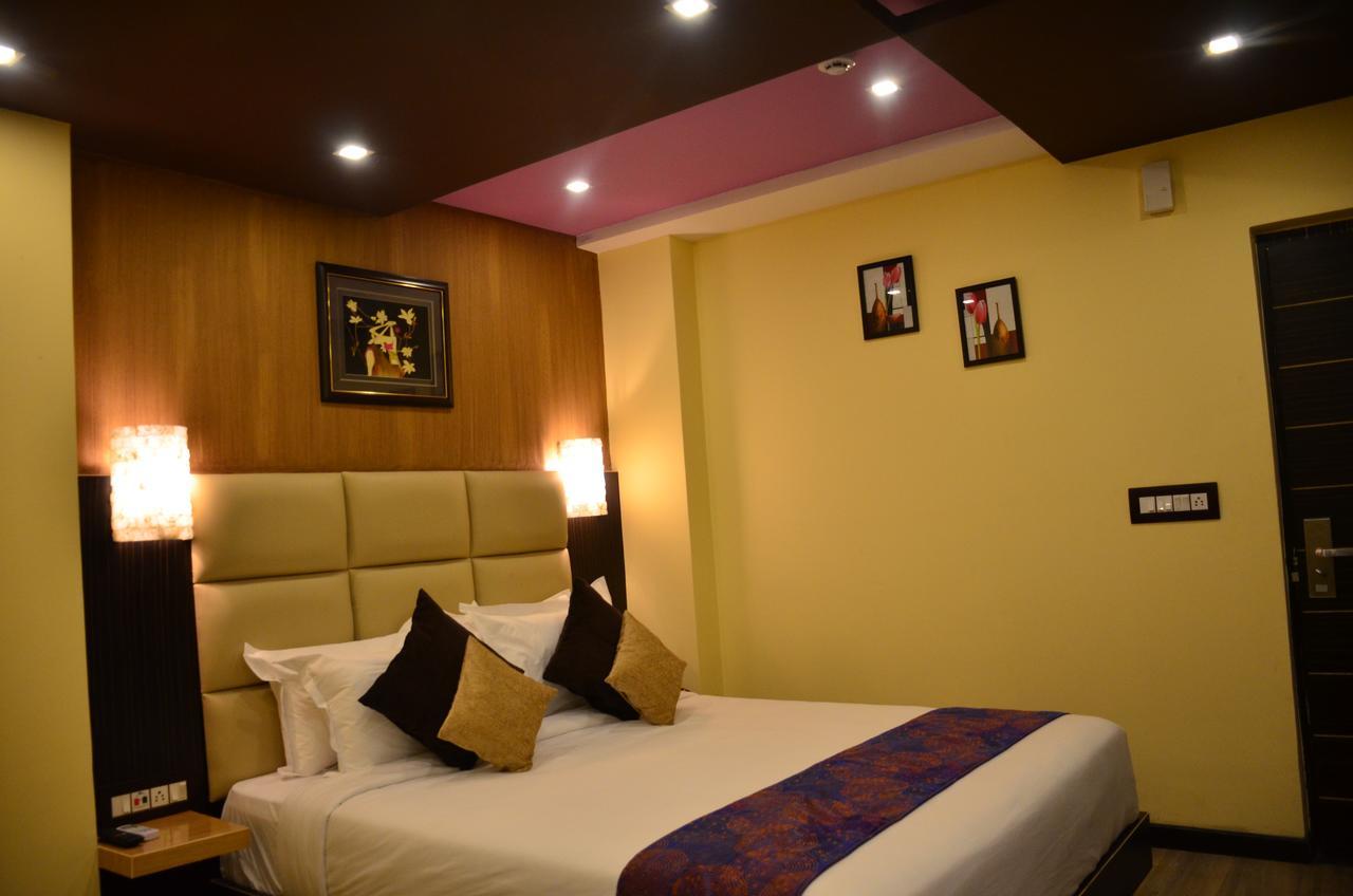 Dolphin Chocolate Inn Chandannagar Exteriér fotografie