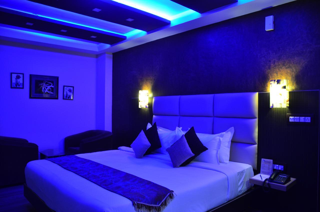 Dolphin Chocolate Inn Chandannagar Exteriér fotografie
