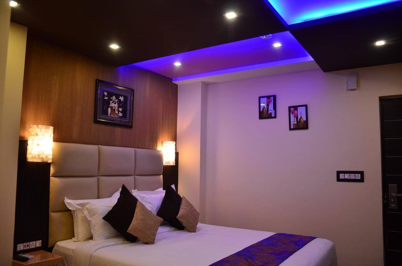 Dolphin Chocolate Inn Chandannagar Exteriér fotografie