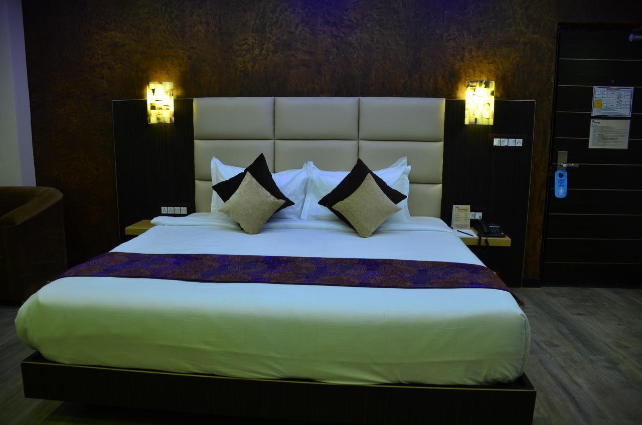 Dolphin Chocolate Inn Chandannagar Exteriér fotografie