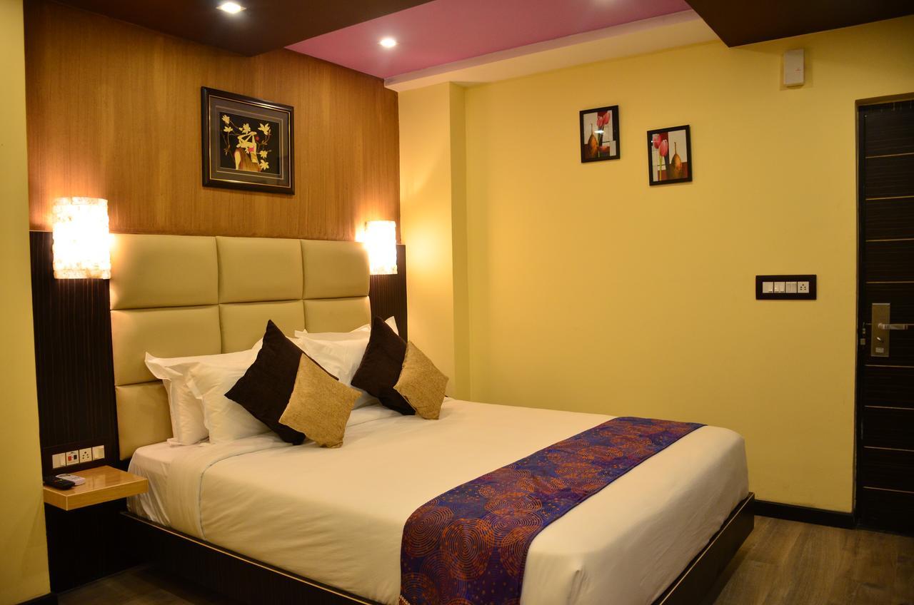 Dolphin Chocolate Inn Chandannagar Exteriér fotografie