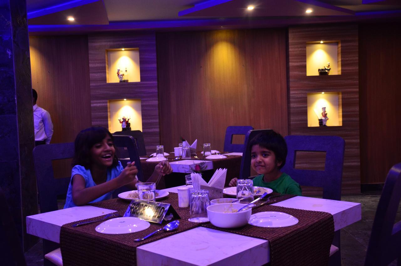 Dolphin Chocolate Inn Chandannagar Exteriér fotografie